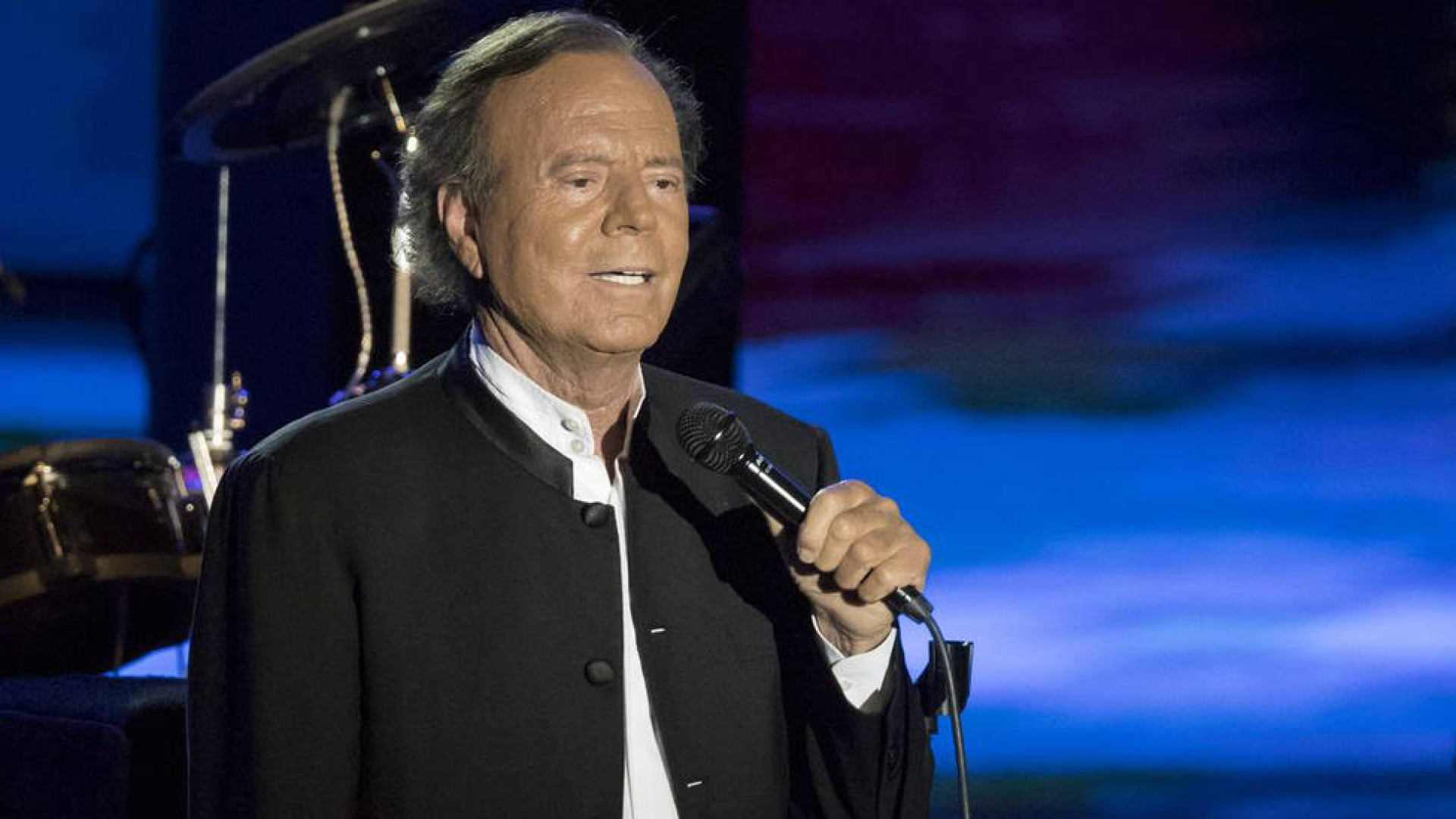 Julio Iglesias cancela su inminente gira con actuaciones en España